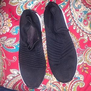 Very comfortable easy to slip on breathe mesh sneakers